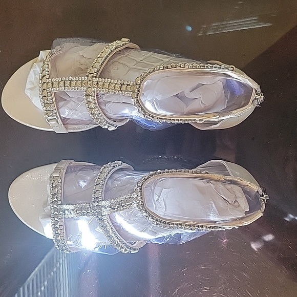 Sandles - Picture 1 of 11